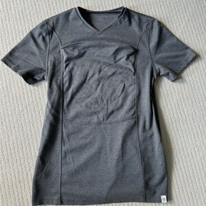 LALABU soothe baby wearing t shirt v neck size M